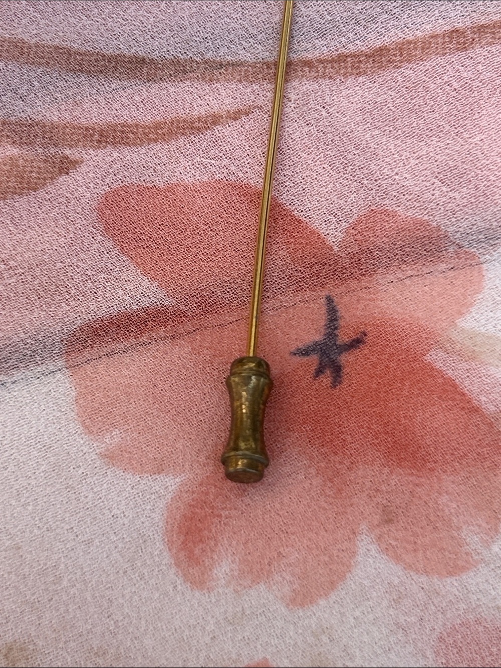 Vintage Gold Cameo Stick Pin with Pink and White Cameo - Picture 5 of 7